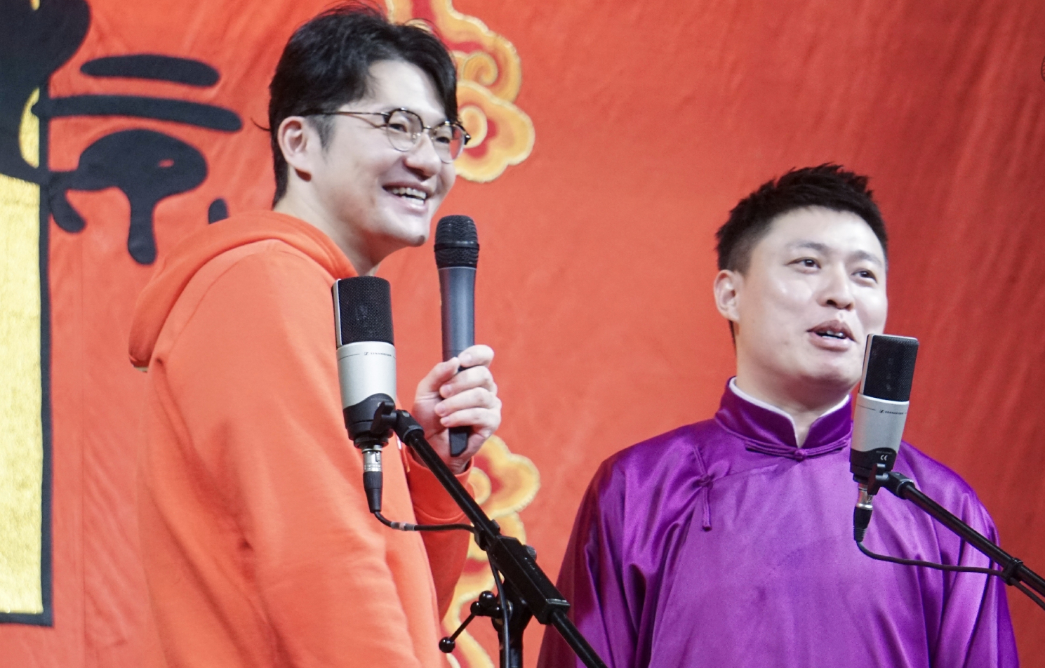 有些人应该脸红!德云社谢金空降李鹤东生日,这才叫一辈子的搭档